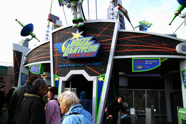 バズライトイヤーのレイザーブラスト ディズニーランド パーク ディズニーランドリゾート パリ disney parks info