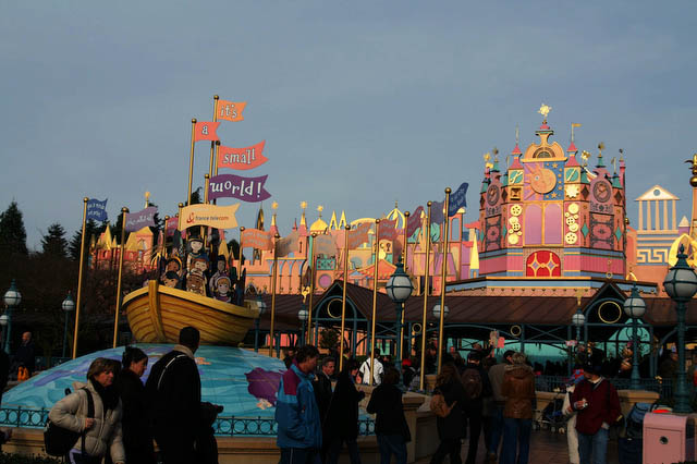 ファンタジーランド ディズニーランド パーク disney parks info