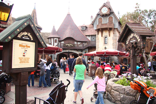 ビレッジハウス レストラン ディズニーランド ディズニーランドリゾート disney parks info
