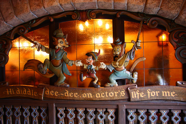 ビレッジハウス レストラン ディズニーランド ディズニーランドリゾート disney parks info